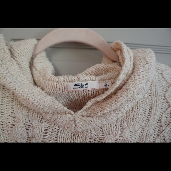 Cable knit hoodie sweater. - Picture 6 of 8